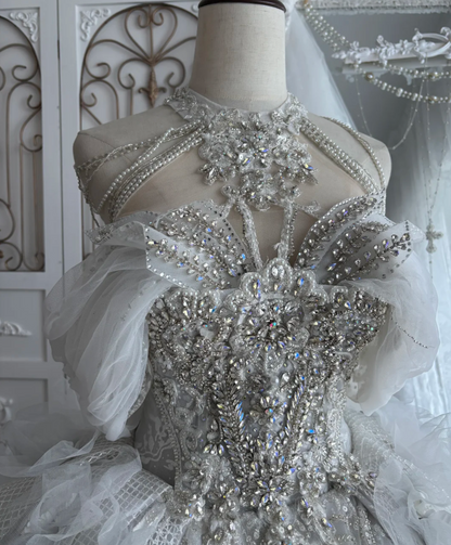 Exquisite Halter Neck Wedding Dress 3D Appliques Rhinestones A-Line Bridal Dress GG7463