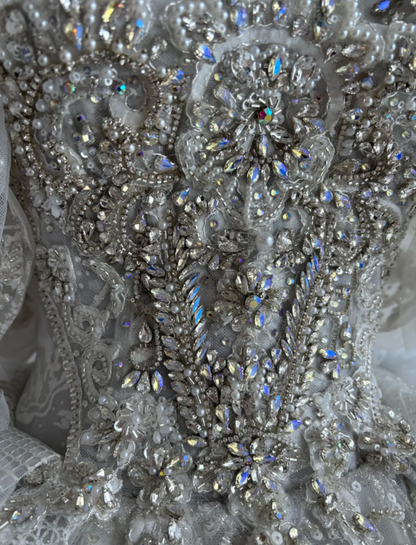 Exquisite Halter Neck Wedding Dress 3D Appliques Rhinestones A-Line Bridal Dress GG7463