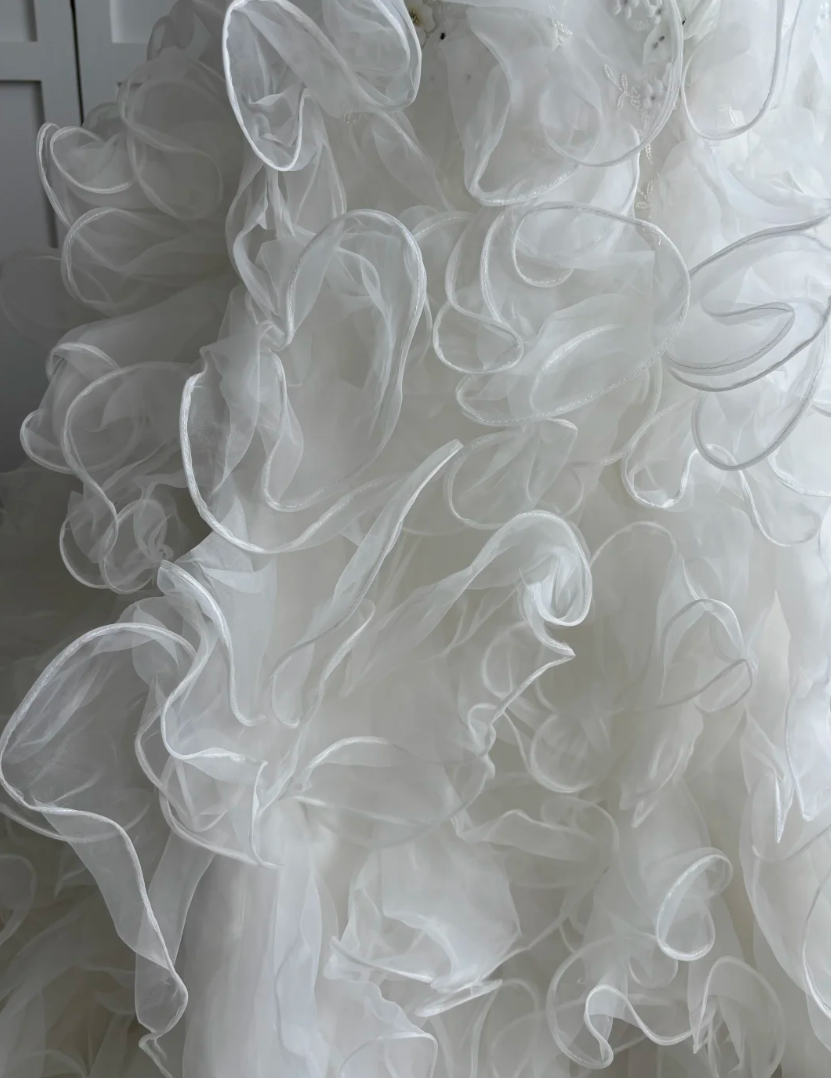 Alluring Strapless Wedding Dress Floral Sequins Ruffles Mermaid Bridal Dress GG7466