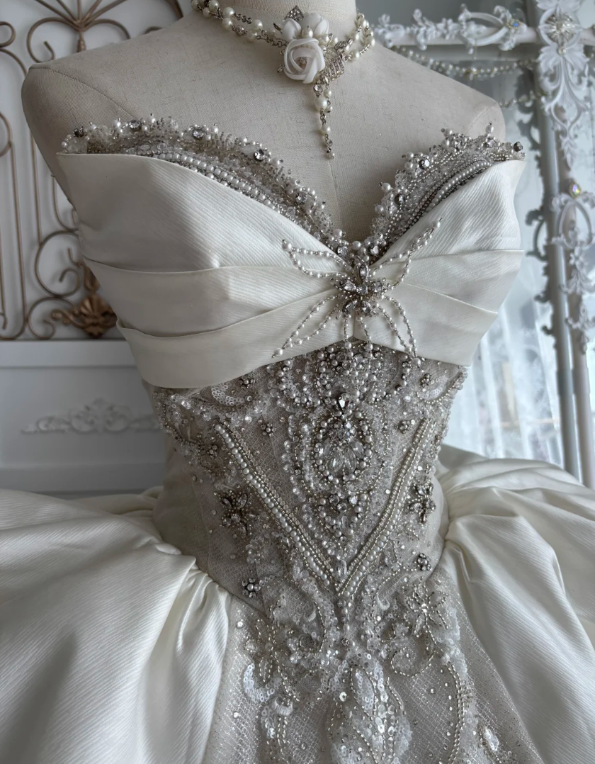Luxurious Strapless Beading Wedding Dress Sequins A-Line Bridal Dress GG7472