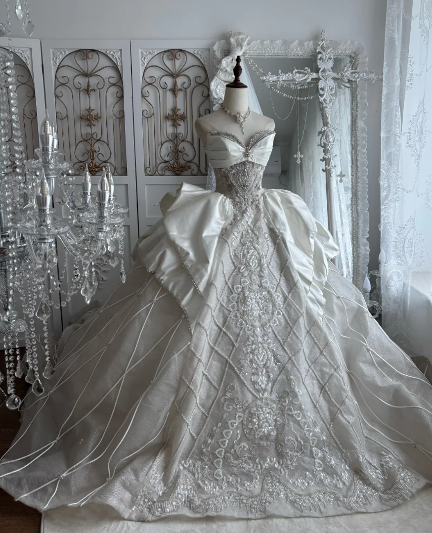 Luxurious Strapless Beading Wedding Dress Sequins A-Line Bridal Dress GG7472