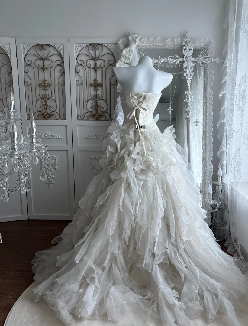 Graceful Strapless Ruffles Wedding Dress Appliques Sequins Floral A-Line Bridal Dress GG7474