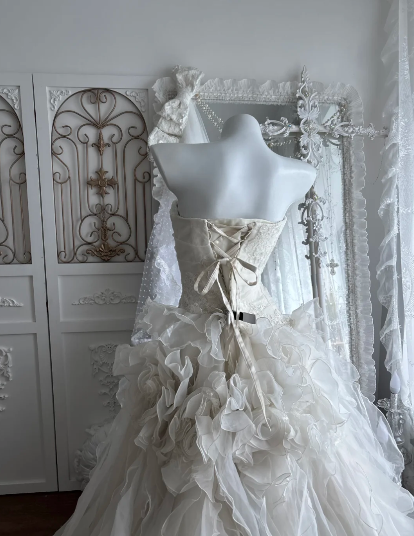 Graceful Strapless Ruffles Wedding Dress Appliques Sequins Floral A-Line Bridal Dress GG7474