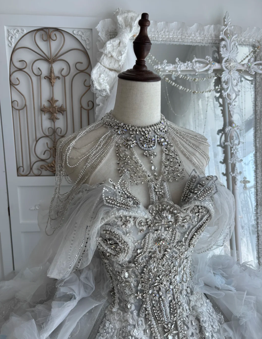 Exquisite Halter Neck Beading Wedding Dress Ruffles Sequins A-Line Bridal Dress GG7480