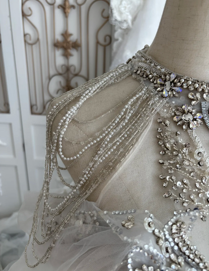 Exquisite Halter Neck Beading Wedding Dress Ruffles Sequins A-Line Bridal Dress GG7480