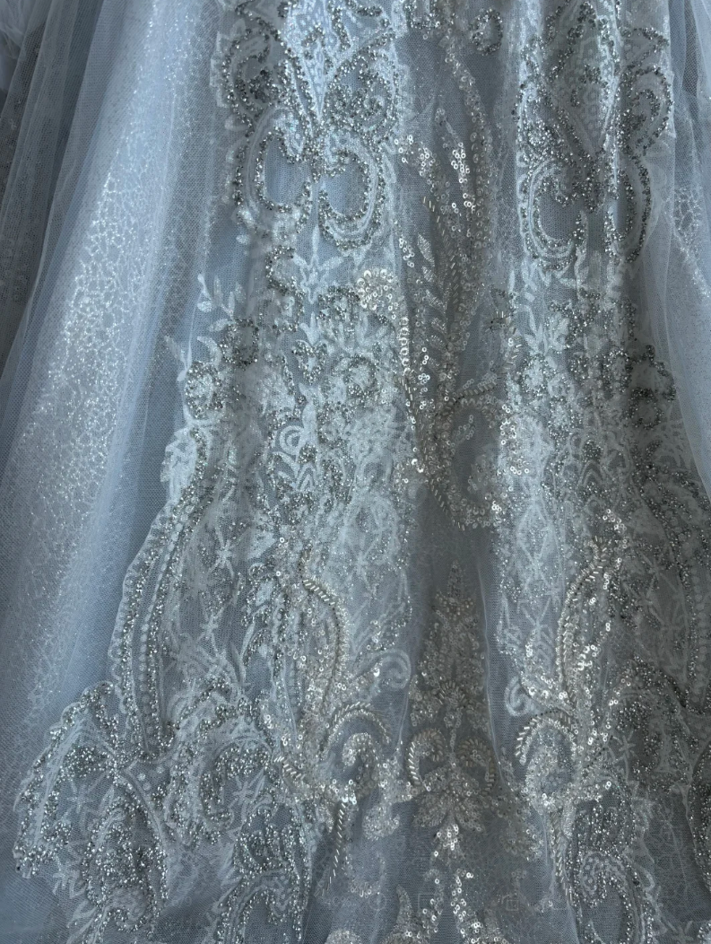 Exquisite Halter Neck Beading Wedding Dress Ruffles Sequins A-Line Bridal Dress GG7480