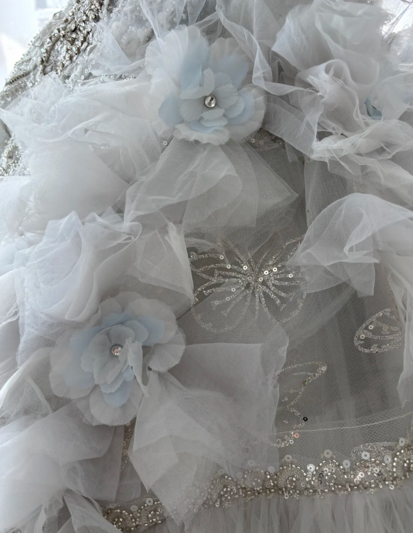 Exquisite Halter Neck Beading Wedding Dress Ruffles Sequins A-Line Bridal Dress GG7480