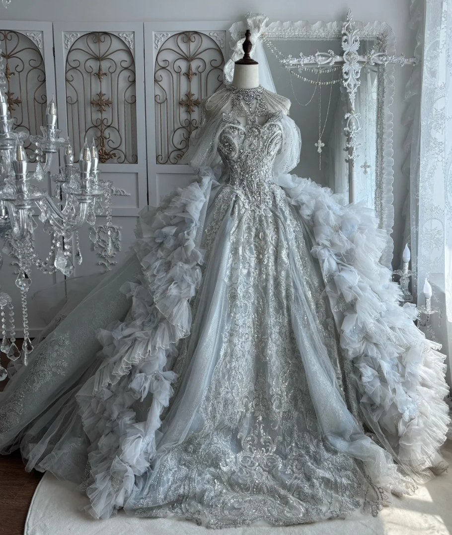Exquisite Halter Neck Beading Wedding Dress Ruffles Sequins A-Line Bridal Dress GG7480