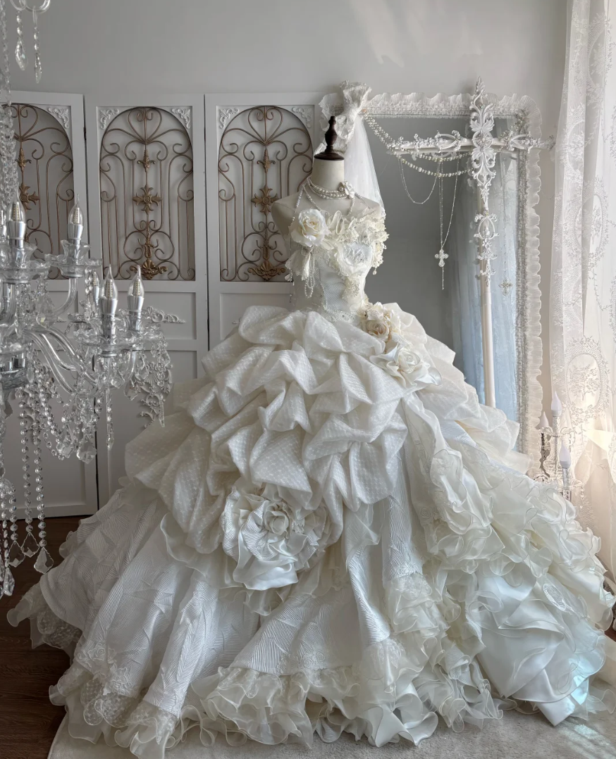 Luxurious Strapless Tiered Wedding Dress Handmade Flowers Beads A-Line Bridal Dress GG7506