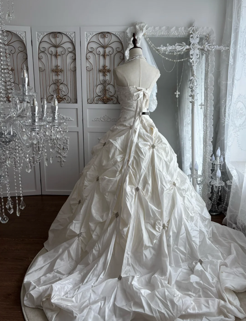 Unique Strapless Wedding Dress Sequins Satin A-Line Bridal Dress GG7530