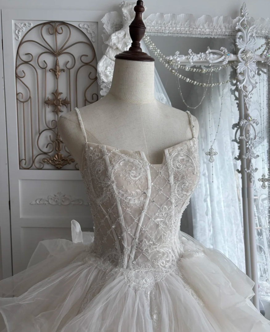 Alluring Spaghetti Straps Wedding Dress Lace Sequins Tulle A-Line Bridal Dress GG7531
