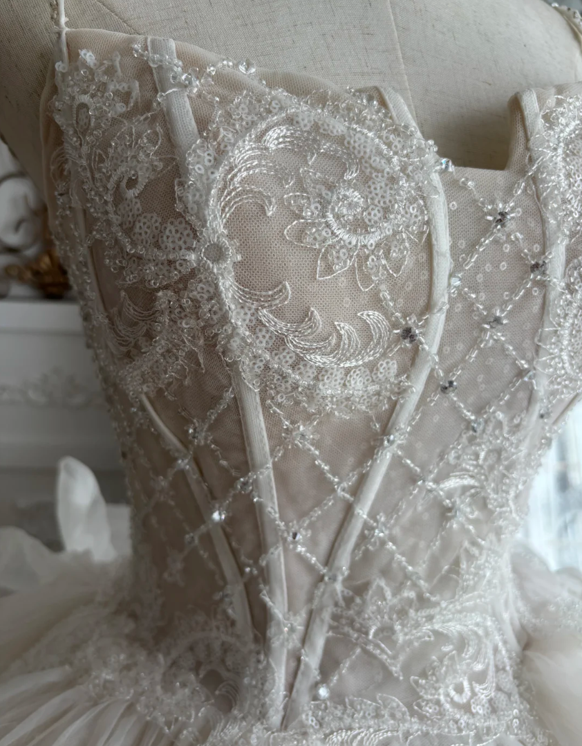 Alluring Spaghetti Straps Wedding Dress Lace Sequins Tulle A-Line Bridal Dress GG7531