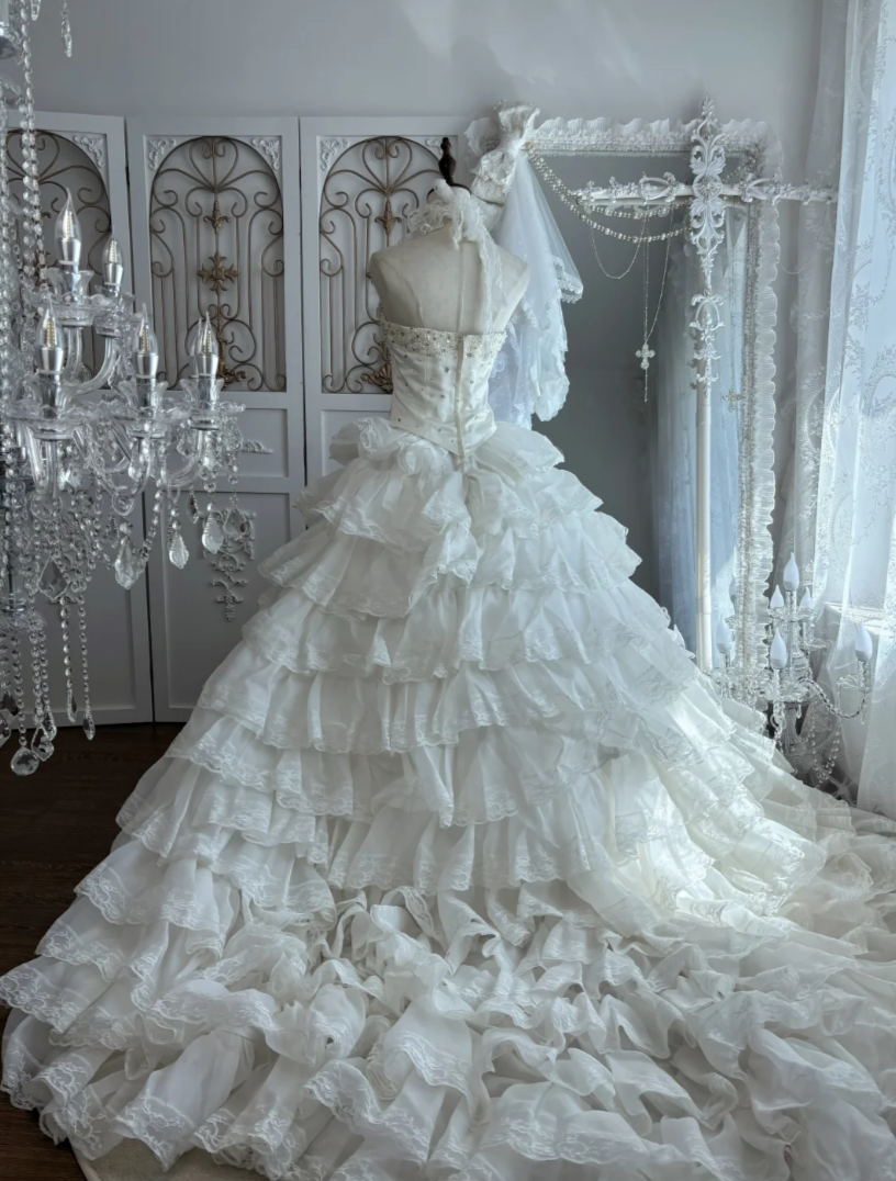 Graceful Halter Neck Wedding Dress Sequins Lace Tiered A-Line Bridal Dress GG7532
