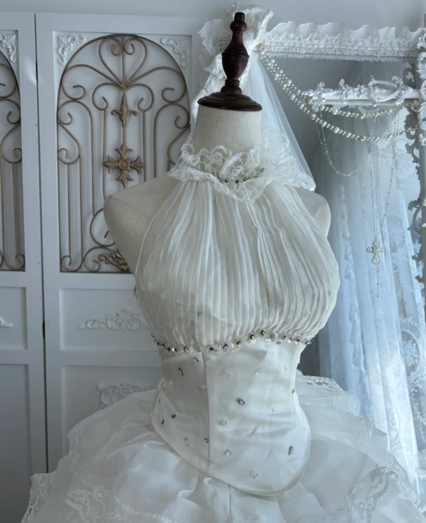 Graceful Halter Neck Wedding Dress Sequins Lace Tiered A-Line Bridal Dress GG7532