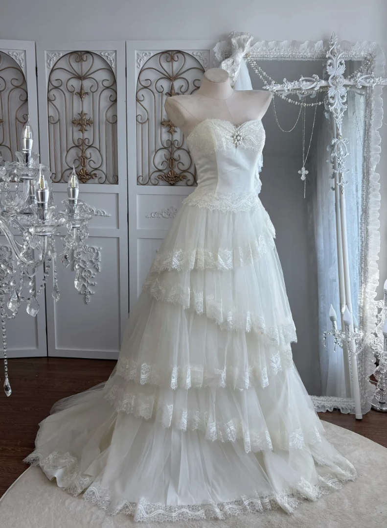 Glam Strapless Wedding Dress Tiered Lace A-Line Bridal Dress GG7539