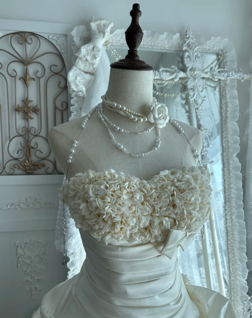Attractive Strapless Bows Wedding Dress Ruffles A-Line Bridal Dress GG7548