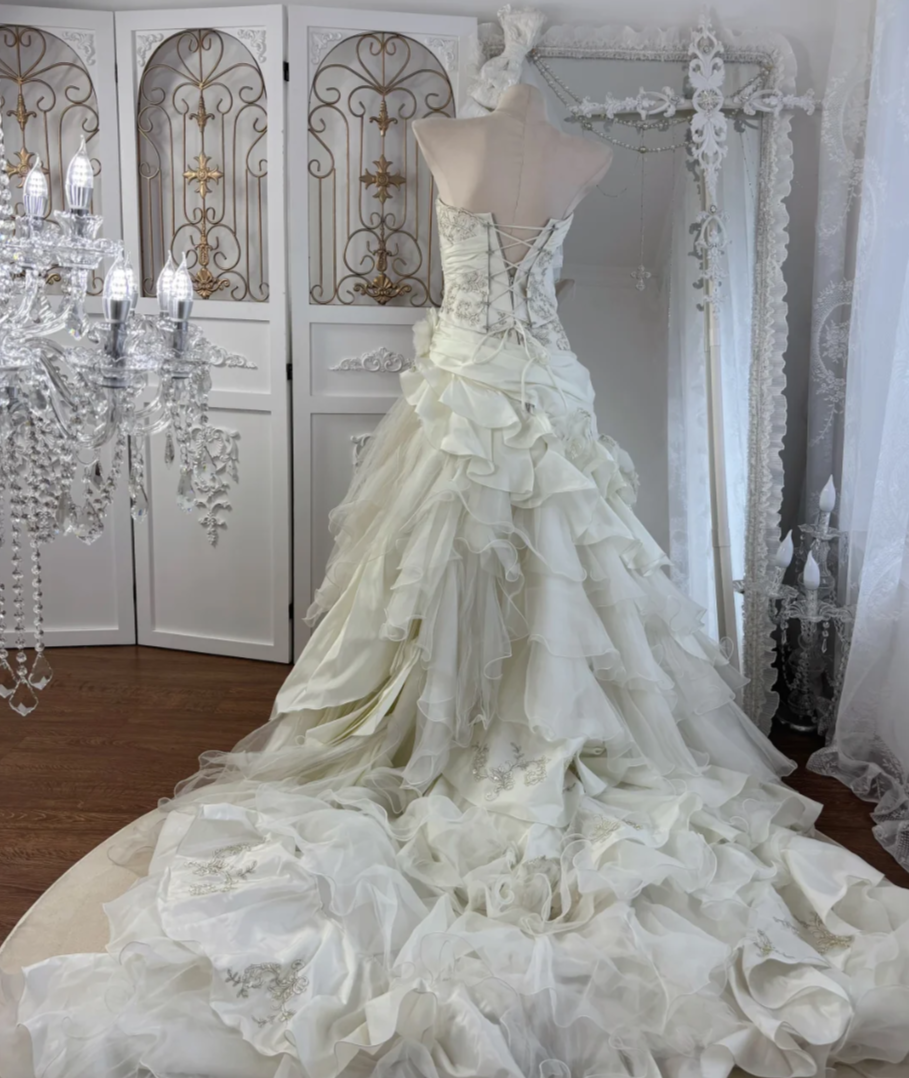 Ornate Strapless Tiered Wedding Dress Sequins Handmade Flowers A-Line Bridal Dress GG7550