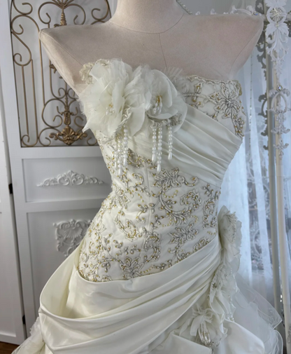 Ornate Strapless Tiered Wedding Dress Sequins Handmade Flowers A-Line Bridal Dress GG7550
