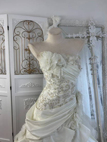 Ornate Strapless Tiered Wedding Dress Sequins Handmade Flowers A-Line Bridal Dress GG7550