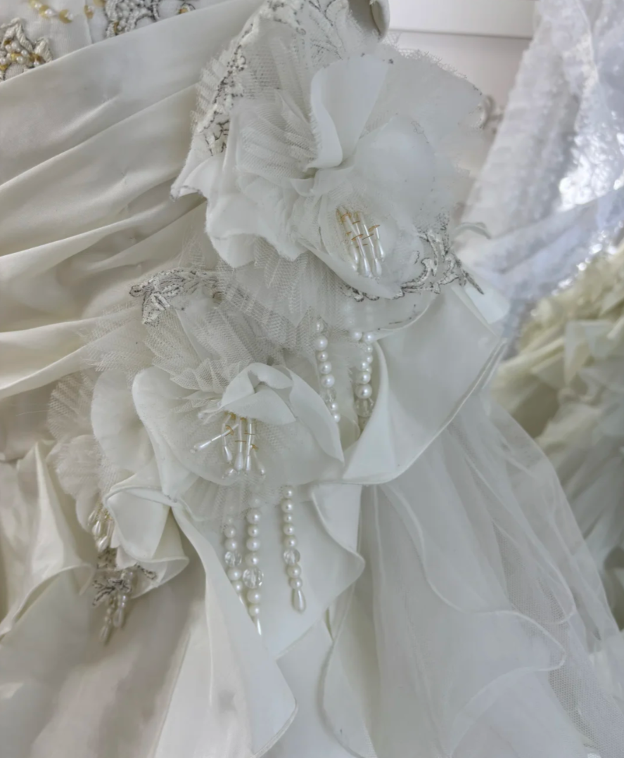 Ornate Strapless Tiered Wedding Dress Sequins Handmade Flowers A-Line Bridal Dress GG7550