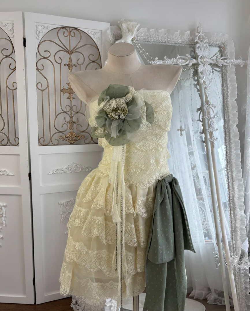 Classical Strapless Ivory Homecoming Dress Floral Tiered Lace A-Line Birthday Dress GG7558