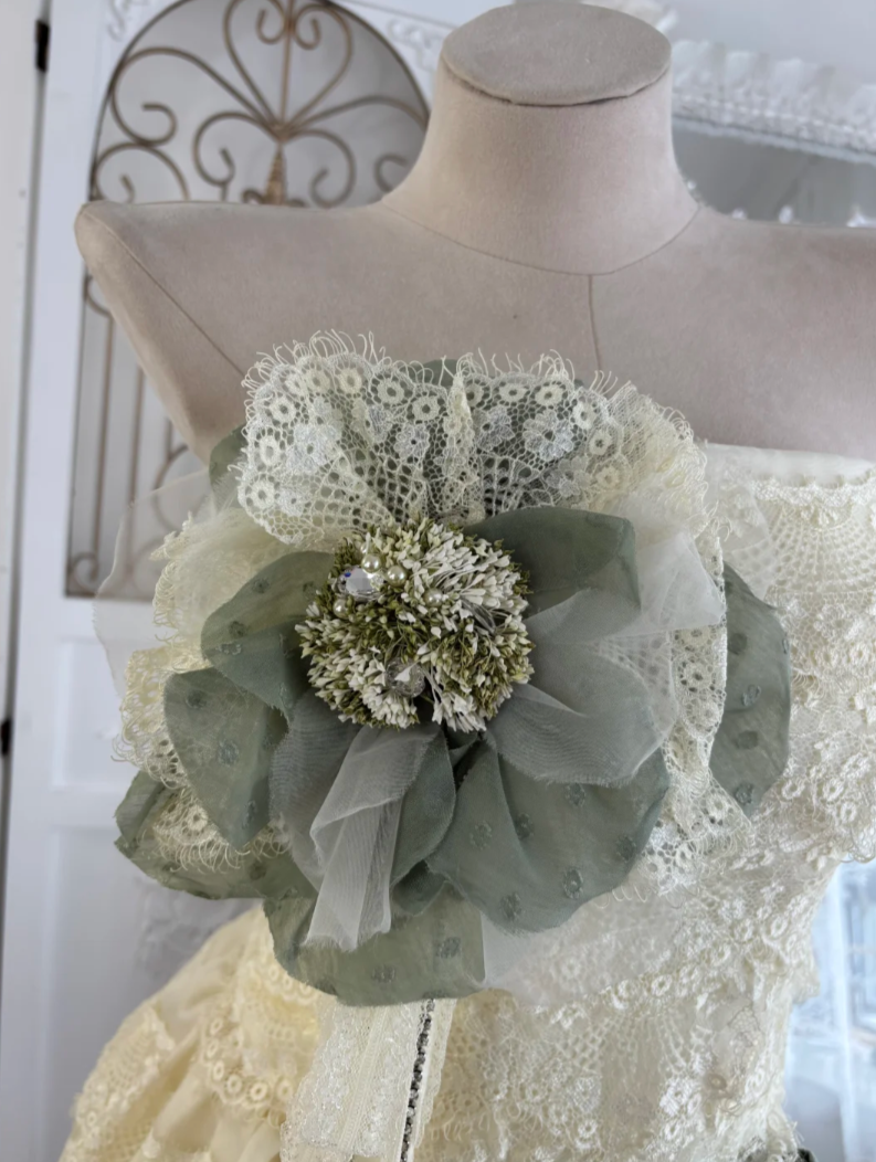 Classical Strapless Ivory Homecoming Dress Floral Tiered Lace A-Line Birthday Dress GG7558