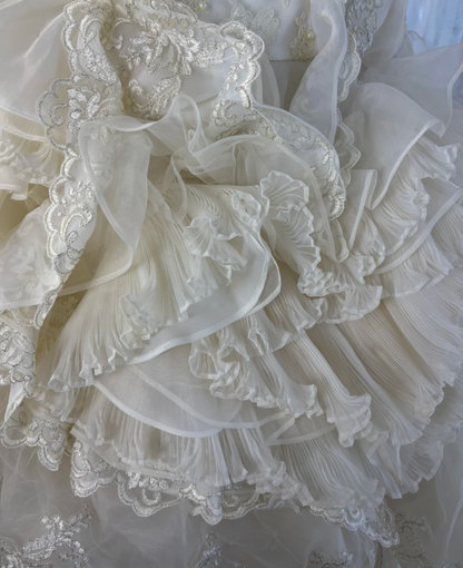 Ornate Strapless Ruffled Wedding Dress Beading Lace Tulle A-Line Bridal Dress GG7560