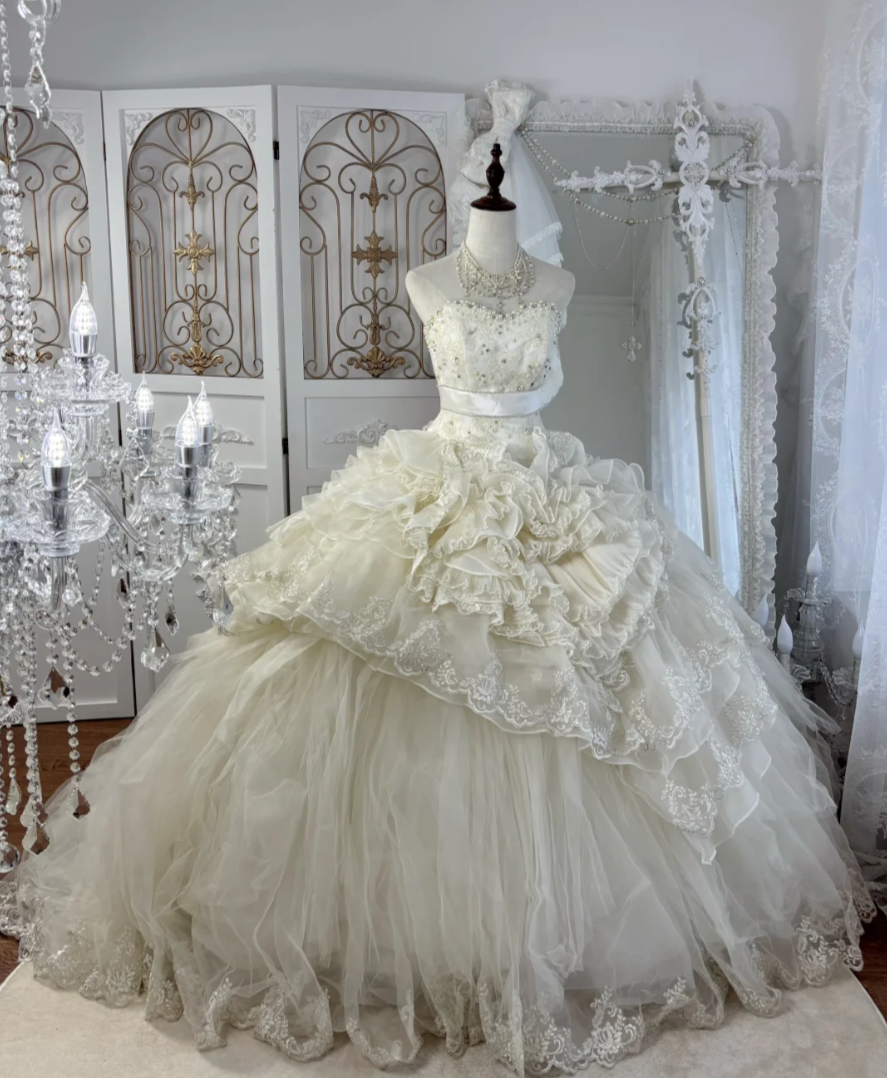 Elegant Strapless Beading Wedding Dress Ruffles Tiered A-Line Bridal Dress GG7564