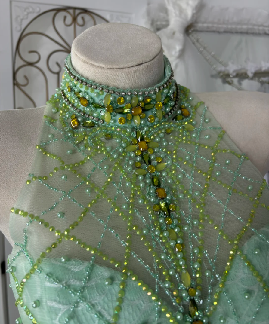 Vintage Halter Neck Lace Green Prom Dress Beading Backless A-Line Evening Dress GG7565