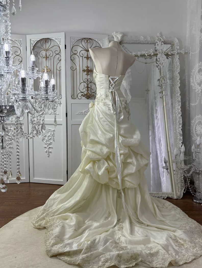 Romantic Strapless Sequins Wedding Dress Appliques Ruffles Mermaid Bridal Dress GG7574