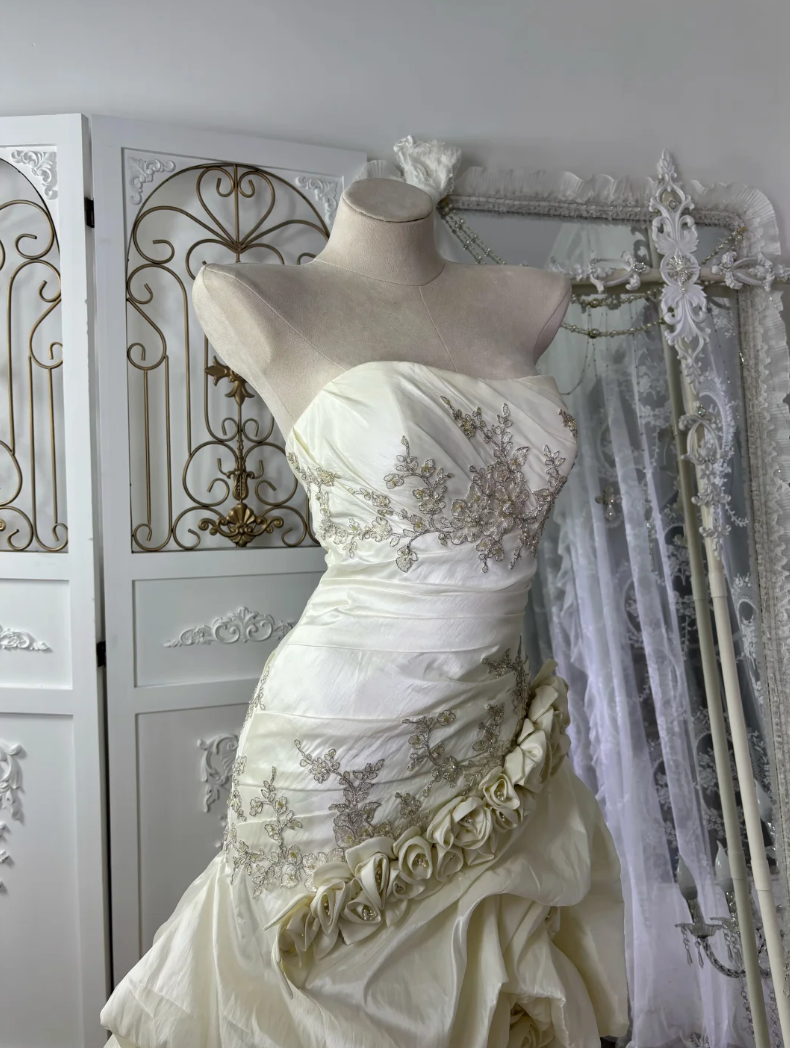 Romantic Strapless Sequins Wedding Dress Appliques Ruffles Mermaid Bridal Dress GG7574