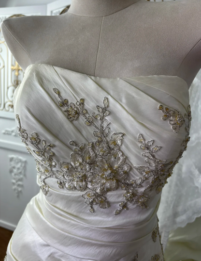 Romantic Strapless Sequins Wedding Dress Appliques Ruffles Mermaid Bridal Dress GG7574