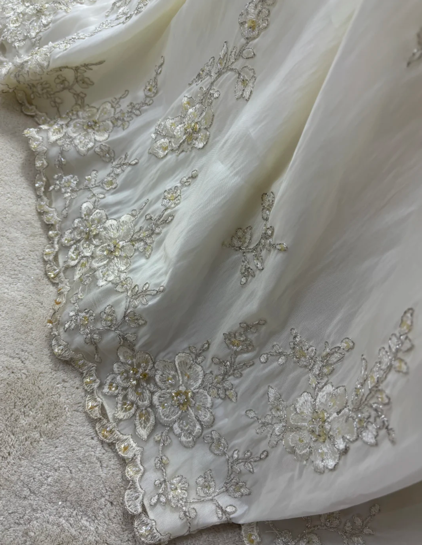 Romantic Strapless Sequins Wedding Dress Appliques Ruffles Mermaid Bridal Dress GG7574