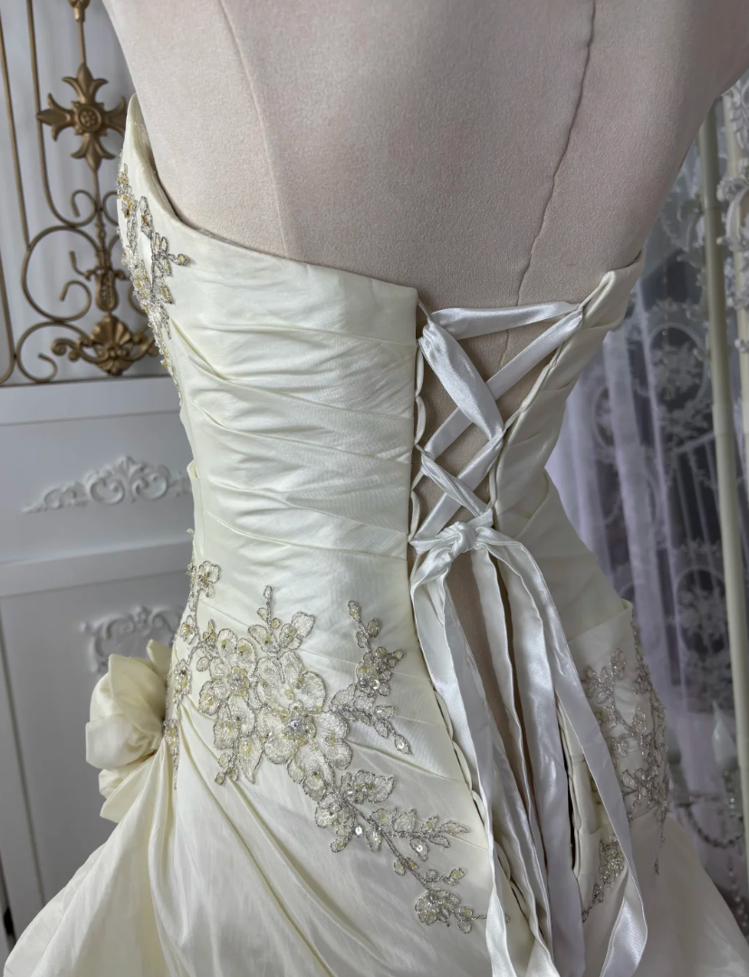Romantic Strapless Sequins Wedding Dress Appliques Ruffles Mermaid Bridal Dress GG7574
