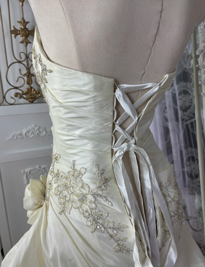 Romantic Strapless Sequins Wedding Dress Appliques Ruffles Mermaid Bridal Dress GG7574