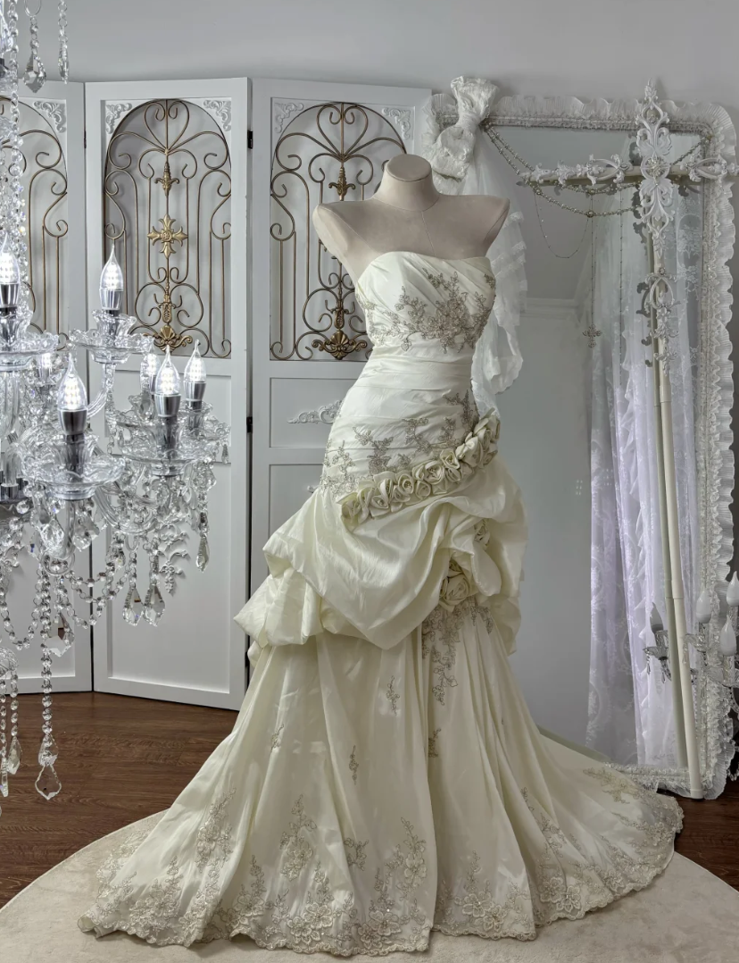 Romantic Strapless Sequins Wedding Dress Appliques Ruffles Mermaid Bridal Dress GG7574