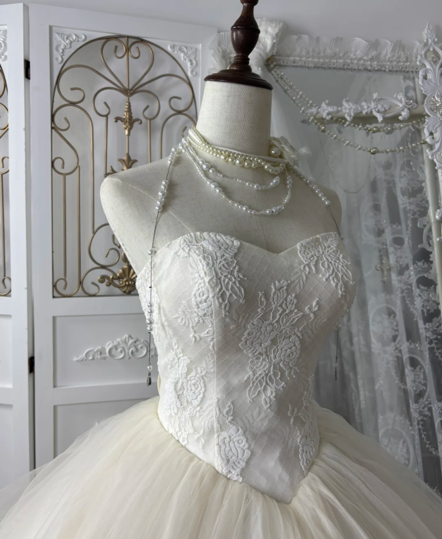 Graceful Strapless Applique Wedding Dress Tulle A-Line Bridal Dress GG7579
