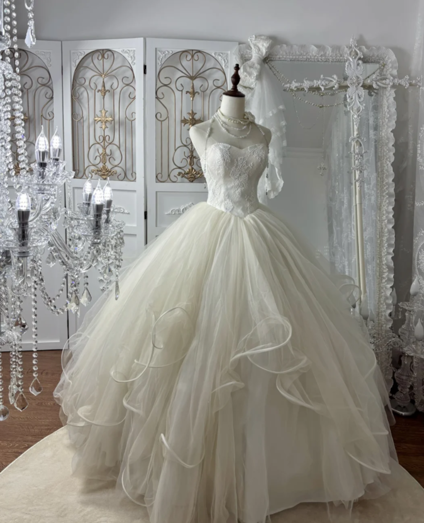 Graceful Strapless Applique Wedding Dress Tulle A-Line Bridal Dress GG7579