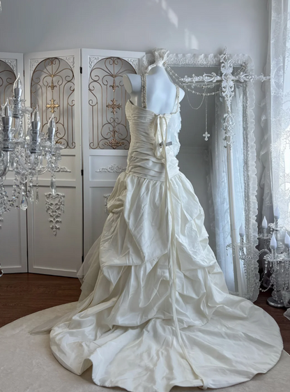 Sleek Beaded Spaghetti Straps Wedding Dress Flowers Ruffles Tulle Mermaid Bridal Dress GG7580
