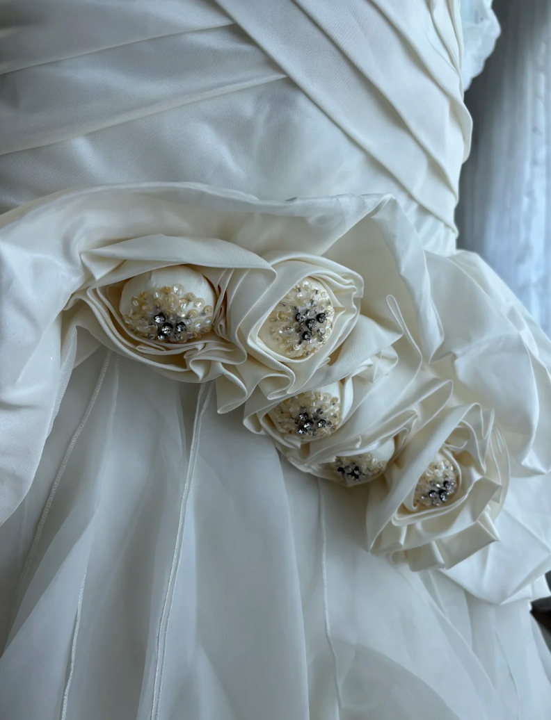 Sleek Beaded Spaghetti Straps Wedding Dress Flowers Ruffles Tulle Mermaid Bridal Dress GG7580
