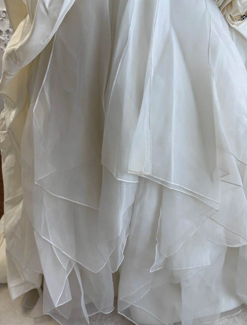 Sleek Beaded Spaghetti Straps Wedding Dress Flowers Ruffles Tulle Mermaid Bridal Dress GG7580