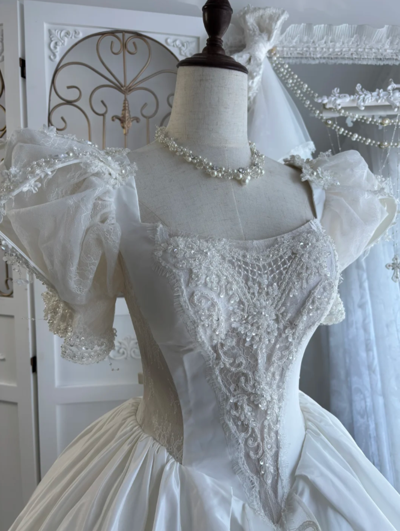 Romantic Square Neck Sequins Wedding Dress Short Sleeve Appliques A-Line Bridal Dress GG7581