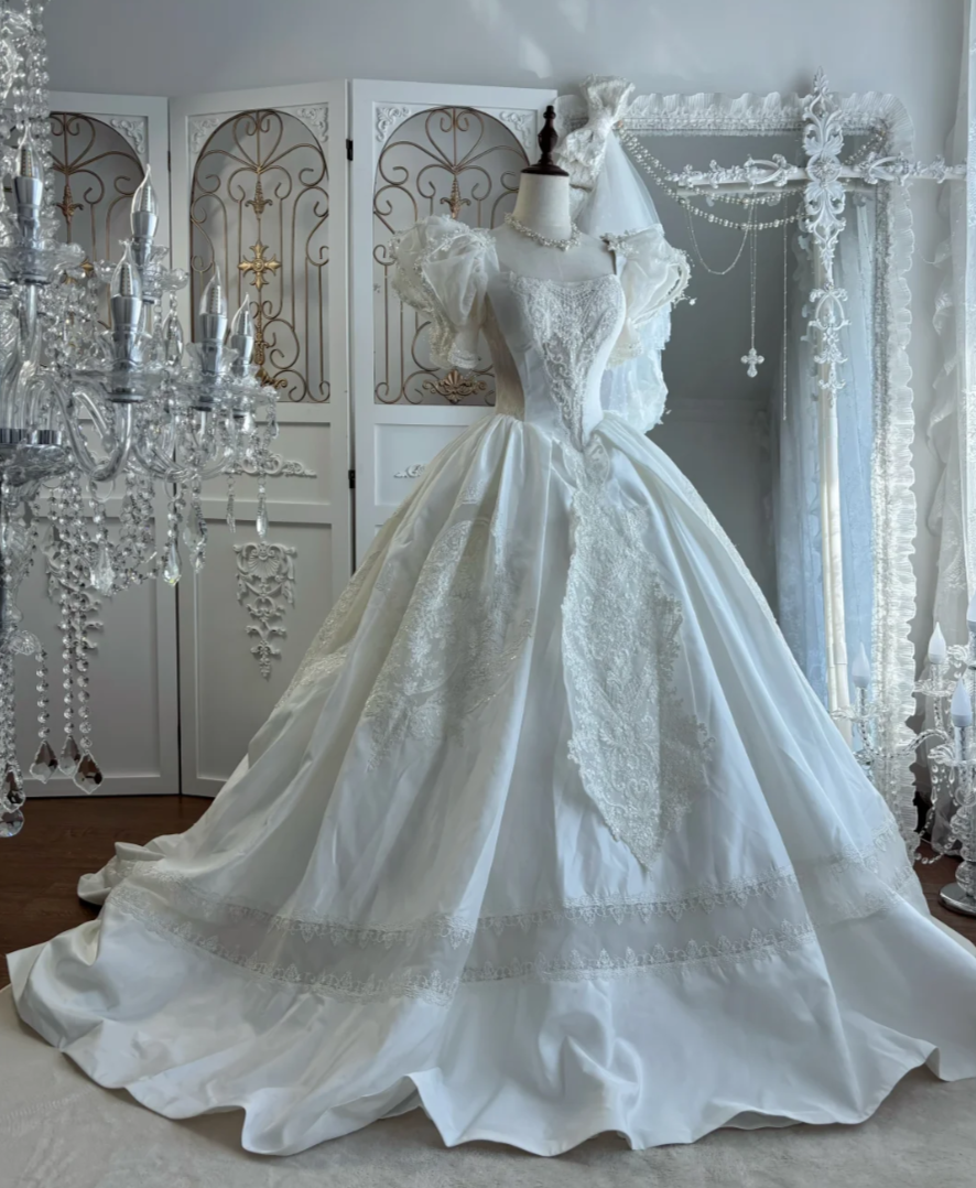 Romantic Square Neck Sequins Wedding Dress Short Sleeve Appliques A-Line Bridal Dress GG7581