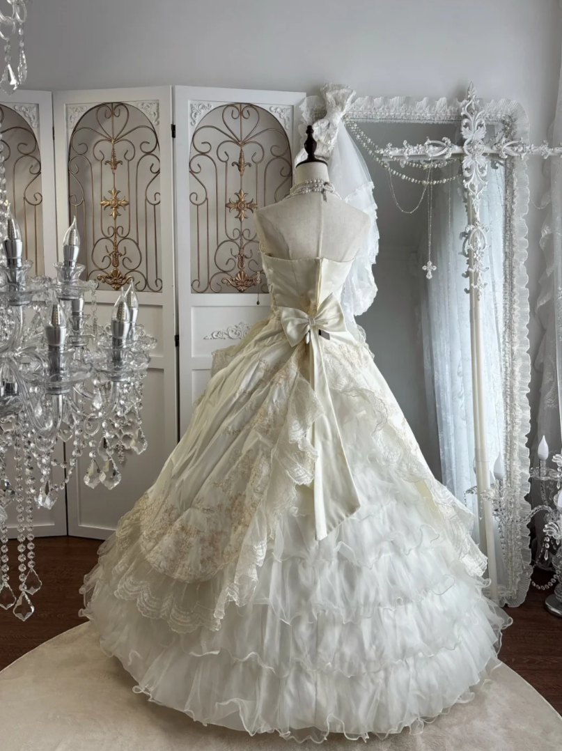 Chic Strapless Sequins Lace Wedding Dress Appliques Tiered Tulle A-Line Bridal Dress GG7582