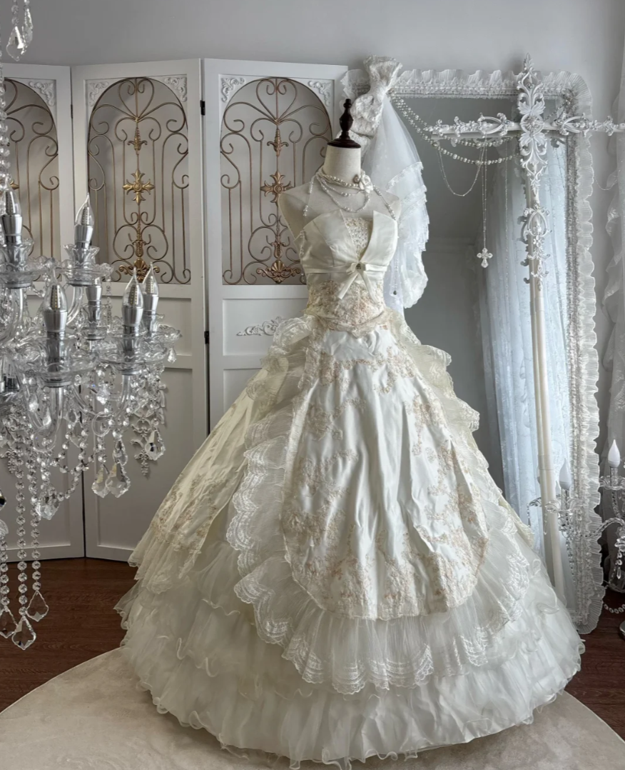 Chic Strapless Sequins Lace Wedding Dress Appliques Tiered Tulle A-Line Bridal Dress GG7582