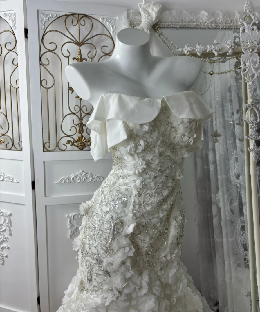 Graceful Strapless Ruffles Wedding Dress Appliques Sequins Mermaid Bridal Dress GG7598
