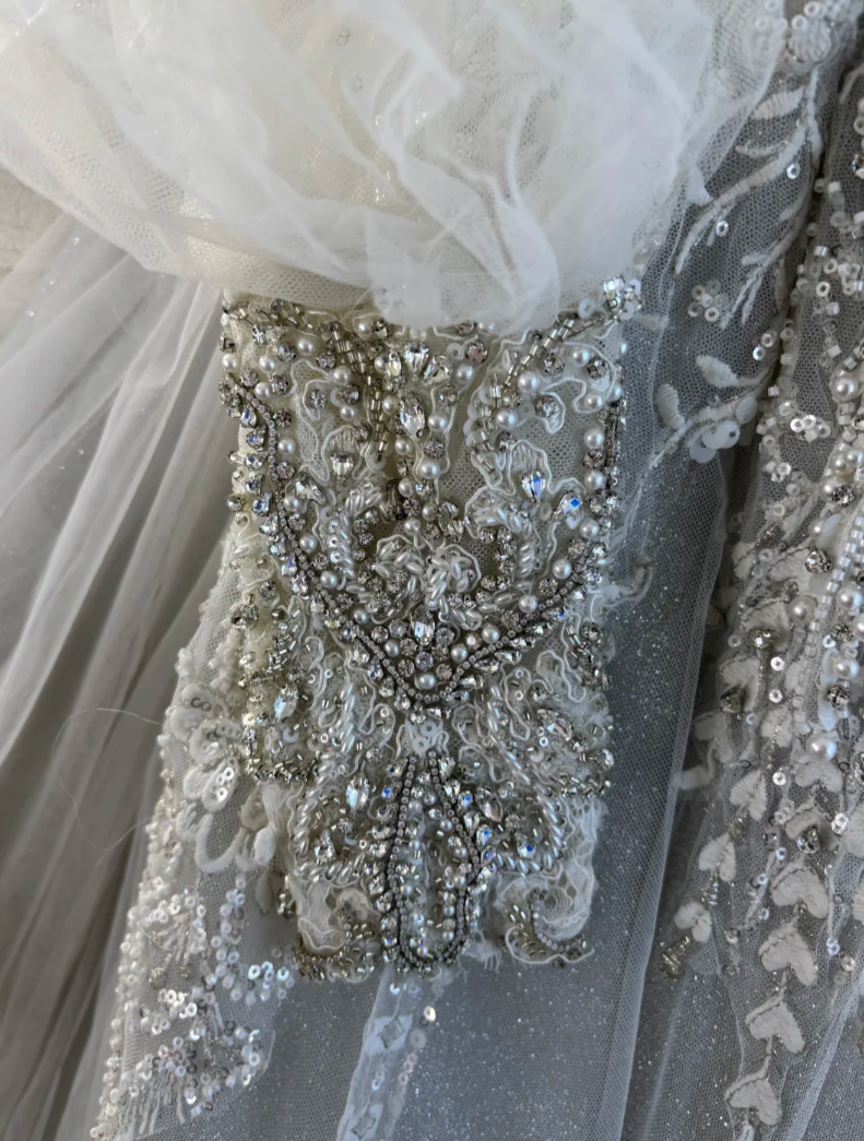Luxury Jewel Neck Beading Wedding Dress Long Sleeve Appliques A-Line Bridal Dress GG7610