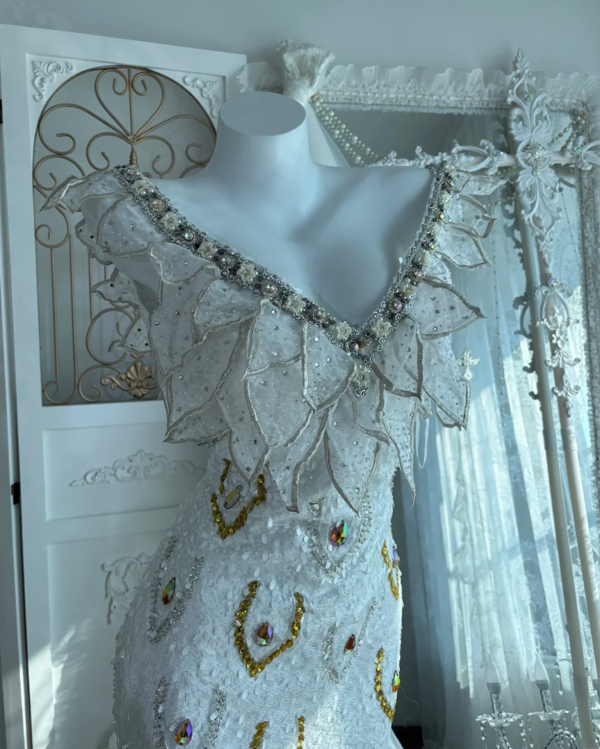 Exquisite V Neck White Prom Dress Crystals Sequins Mermaid Evening Dress GG7616
