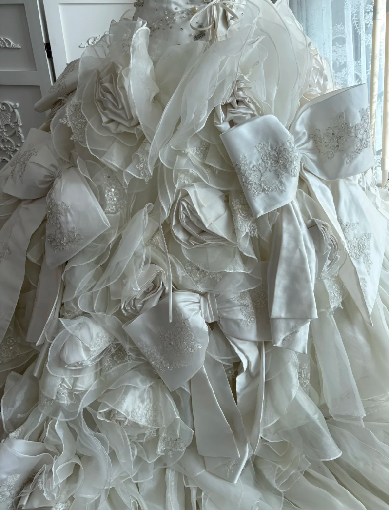 Romantic Strapless Wedding Dress Bows Flowers Beads A-Line Bridal Dress GG7620