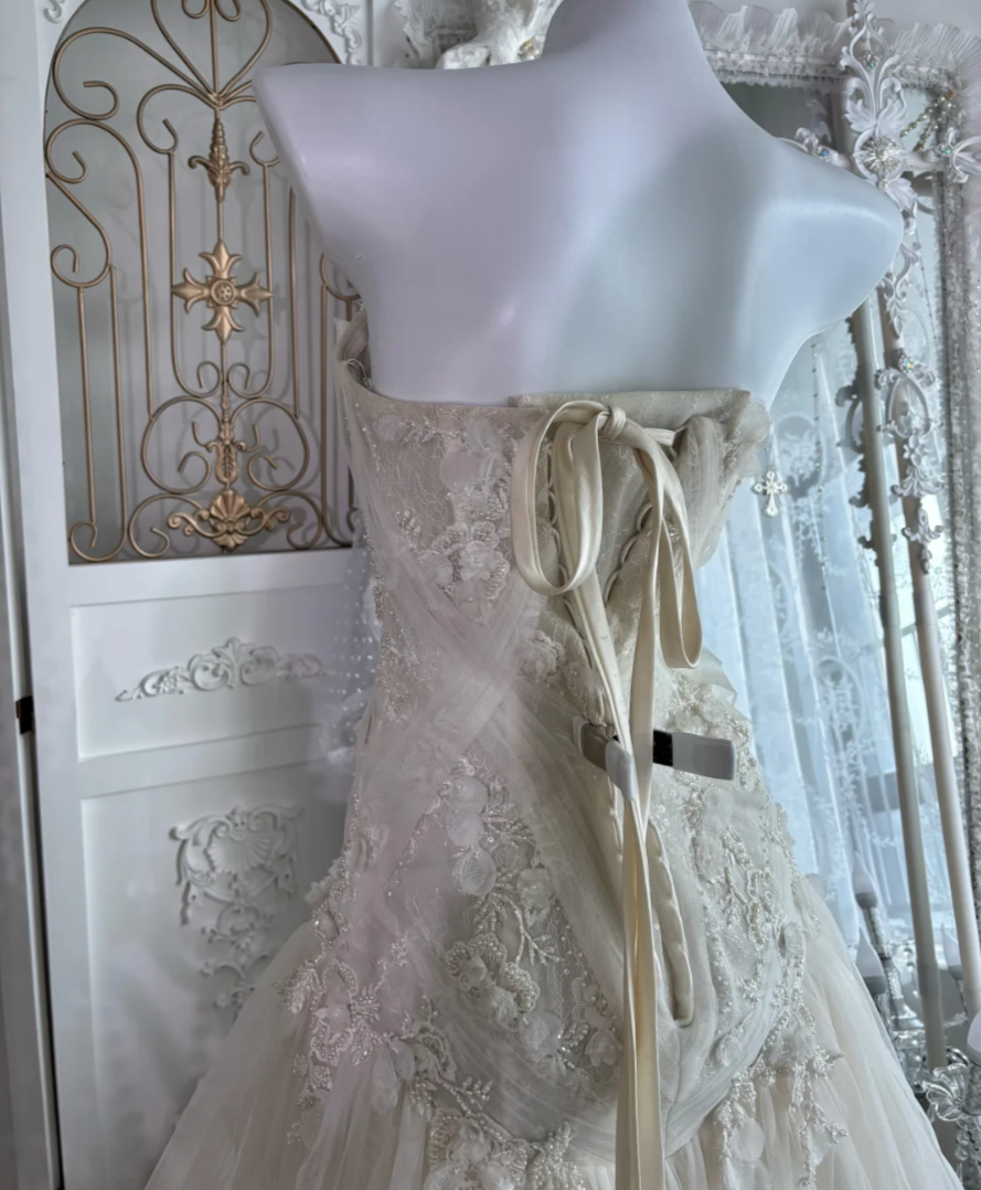 Graceful Strapless Wedding Dress Beads Lace Tulle A-Line Bridal Dress GG7632